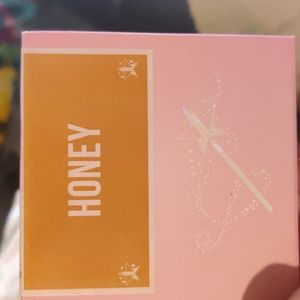 COPY - Jeffree Star Honey LUMINOUS Setting Powder